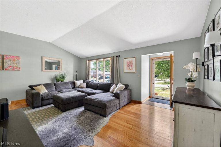 21439 Ellen Drive, Fairview Park, OH - Photo 6