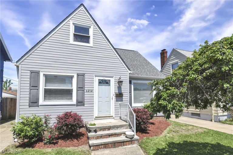 6214 Snow Road, Parma, OH - Photo 2