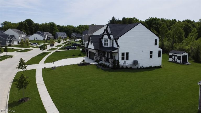2818 Weeping Pine Drive, Medina, OH - Photo 3
