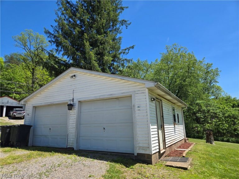201 Ridgewood Drive, Amsterdam, OH - Photo 3
