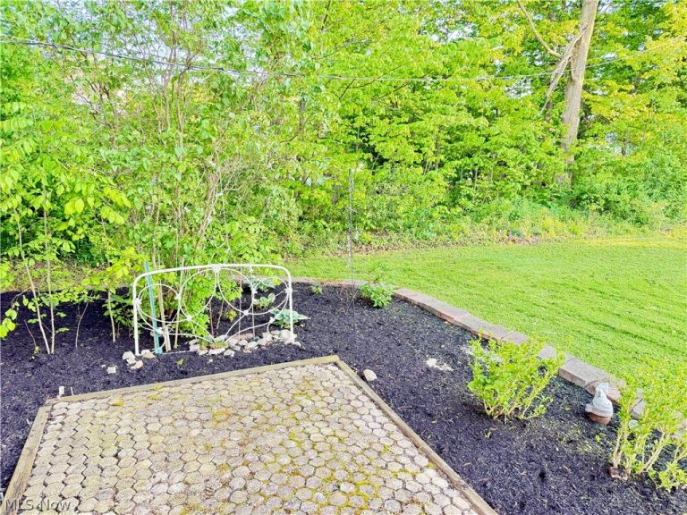 10187 Sperry Road, Kirtland, OH - Photo 3
