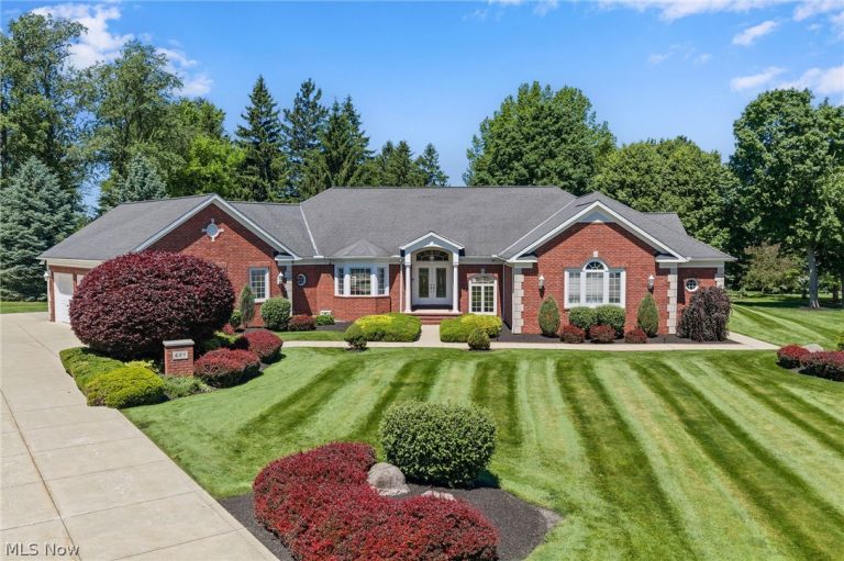 427 Diana Court, Highland Heights, OH, 44143
