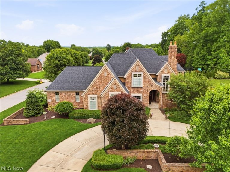 8413 Hickory Hill Drive, Poland, OH - Photo 2