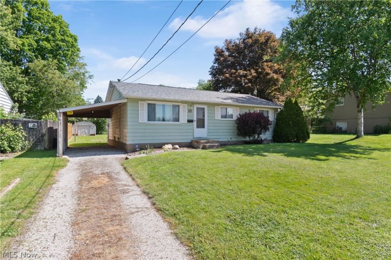 915 Valley Drive, North Canton, OH - Photo 2