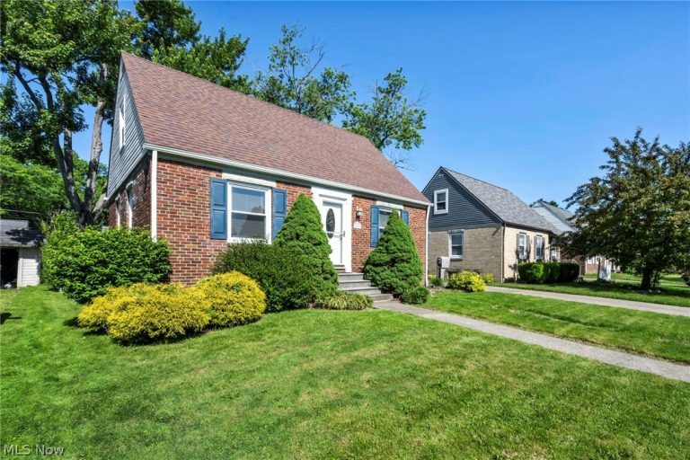 208 Longfellow Street, Elyria, OH - Photo 3