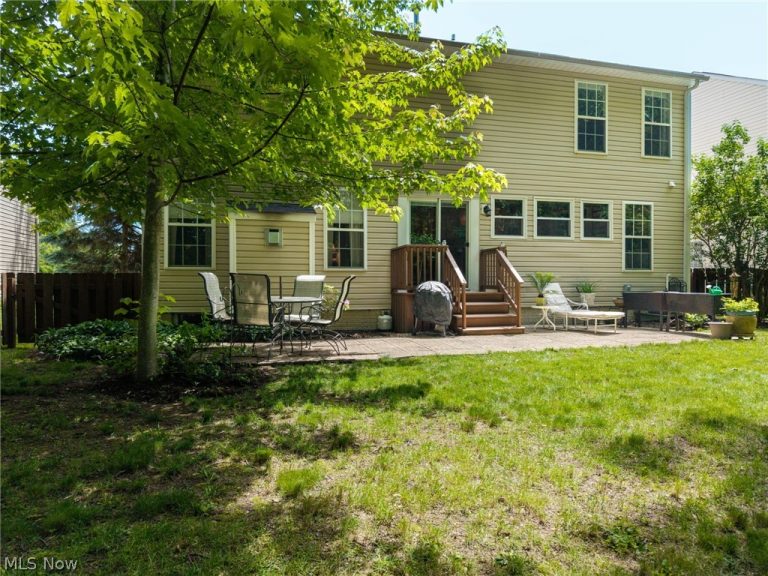 8524 Wayside Drive, Olmsted Twp, OH - Photo 4