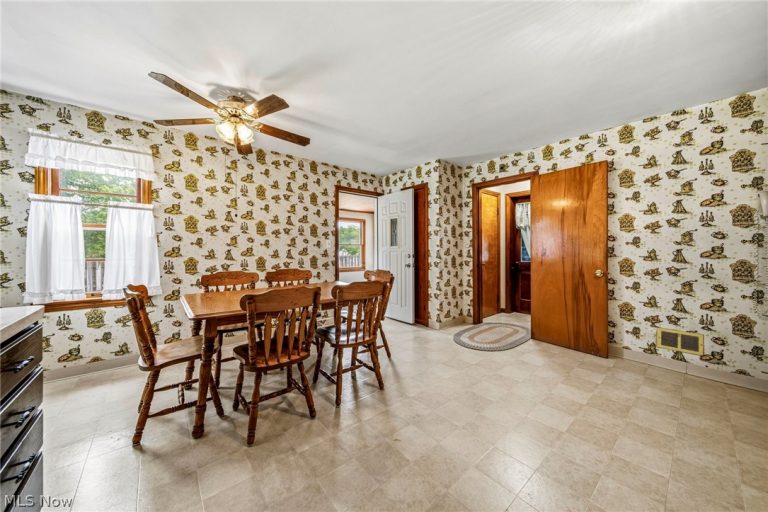 725 Chestnut Road, Seven Hills, OH - Photo 8