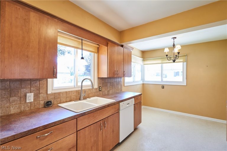 2620 Mogadore Road, Akron, OH - Photo 8
