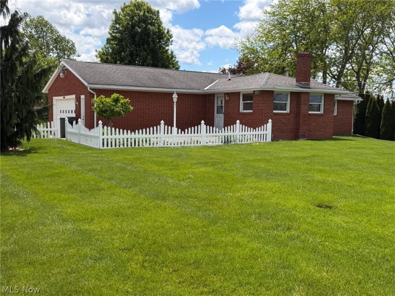 3215 Knollridge Circle, Canton, OH - Photo 4
