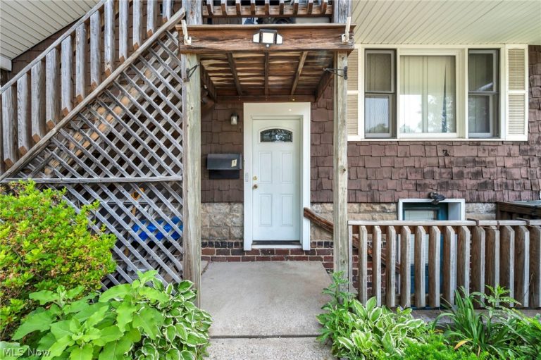 1202 Lawrence Road, Canton, OH - Photo 2