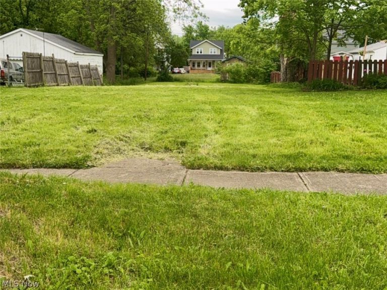 222 Wooster Street, Elyria, OH - Photo 3