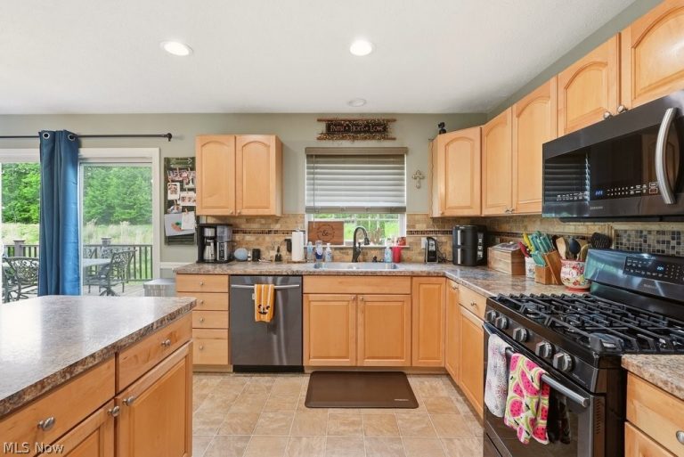 1223 Tinkers Green Drive, Streetsboro, OH - Photo 4