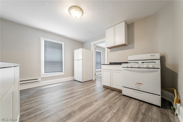 2036 Lark Street, Lakewood, OH - Photo 8