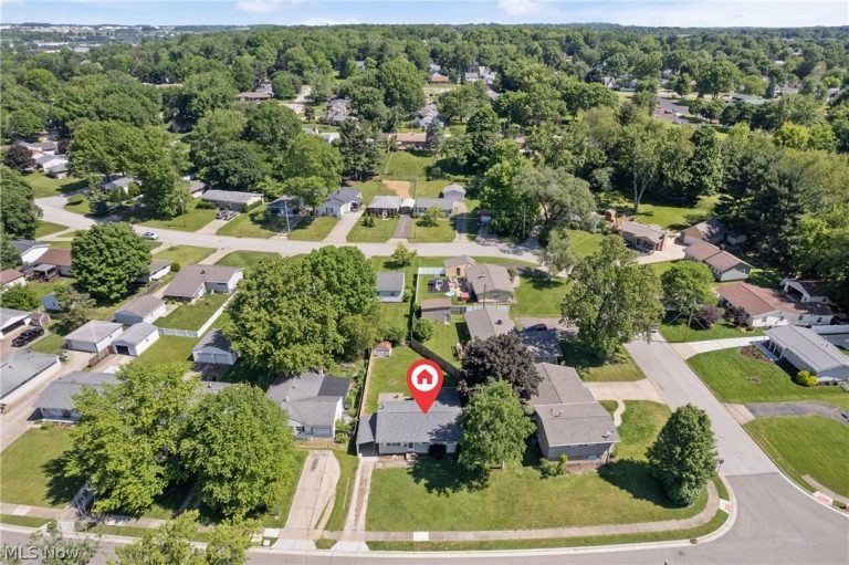 915 Valley Drive, North Canton, OH - Photo 3