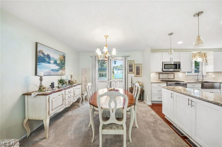 27631 Edgepark Boulevard, North Olmsted, OH - Photo 6