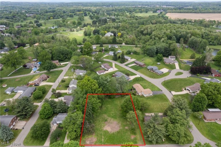 7811 Parkford Street, Massillon, OH - Photo 2