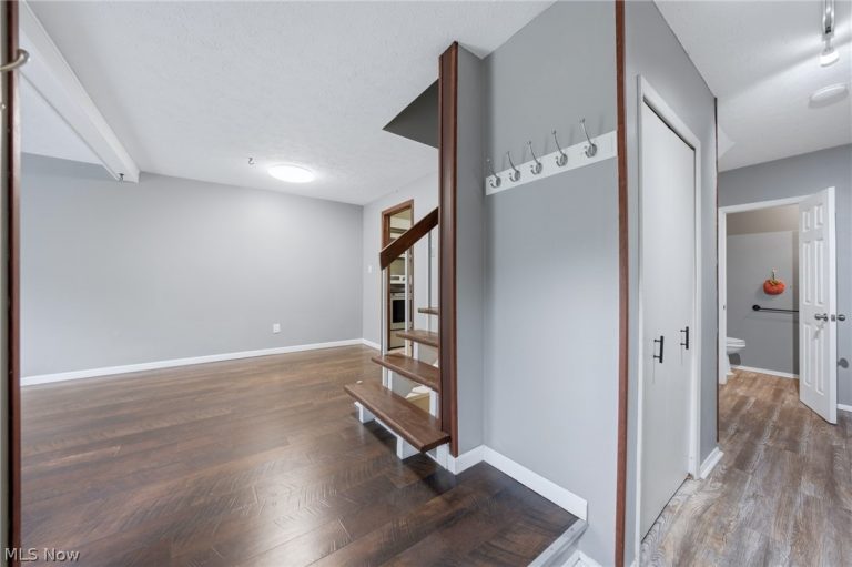 32726 Washington Court, Solon, OH - Photo 4