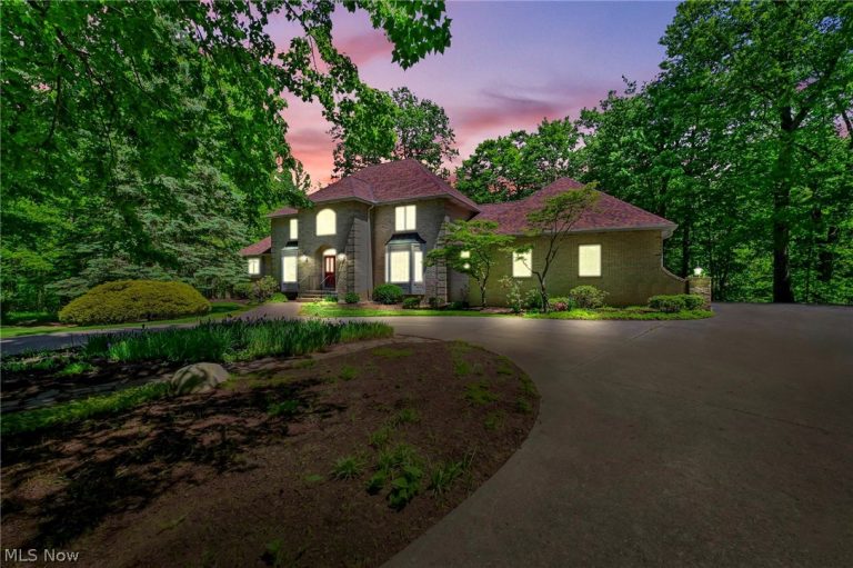9155 Woods Way Drive, Kirtland, OH, 44094