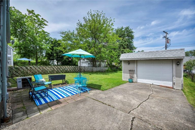 8006 Pinegrove Avenue, Parma, OH - Photo 8