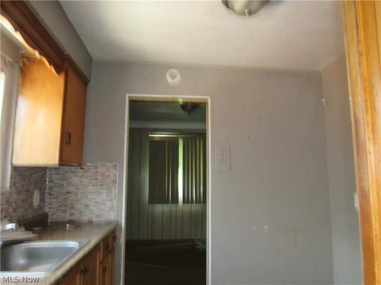 4680 Beechgrove Avenue, Garfield Heights, OH - Photo 8