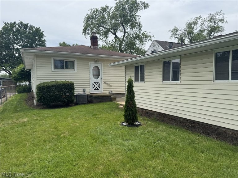 905 Carnegie Avenue, Akron, OH - Photo 6