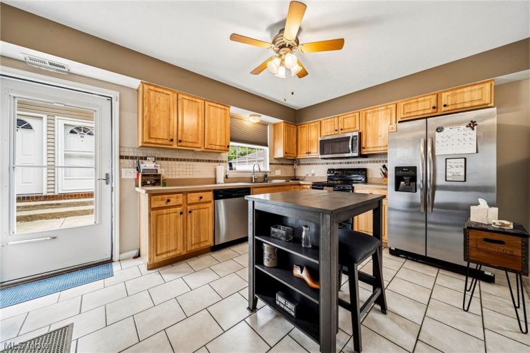 11541 Riverview Court #13, Parma Heights, OH - Photo 8