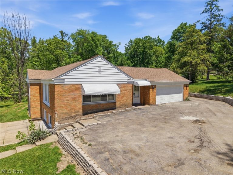 17305 Alexander Road, Walton Hills, OH - Photo 2