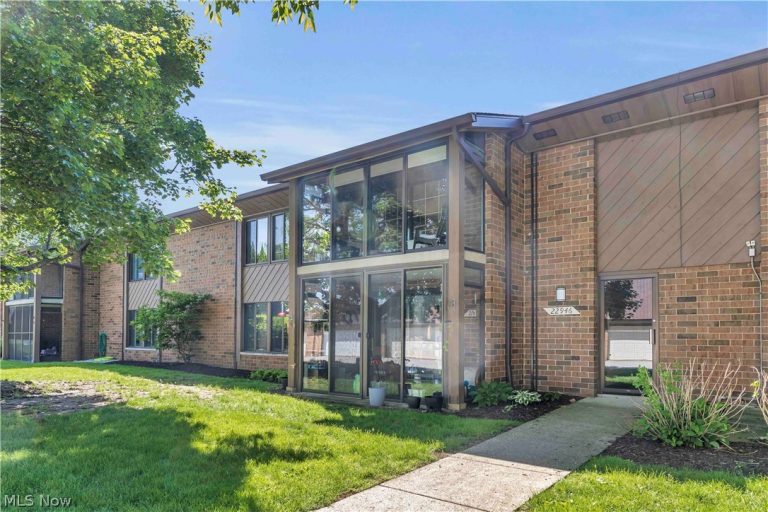 22946 Mastick Road #202, Fairview Park, OH - Photo 2