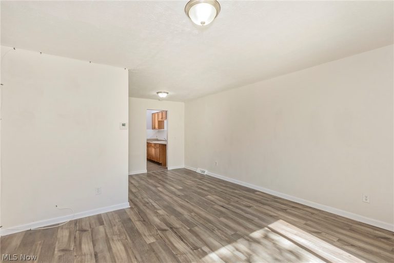 23673 Banbury Circle #13, Warrensville Heights, OH - Photo 6