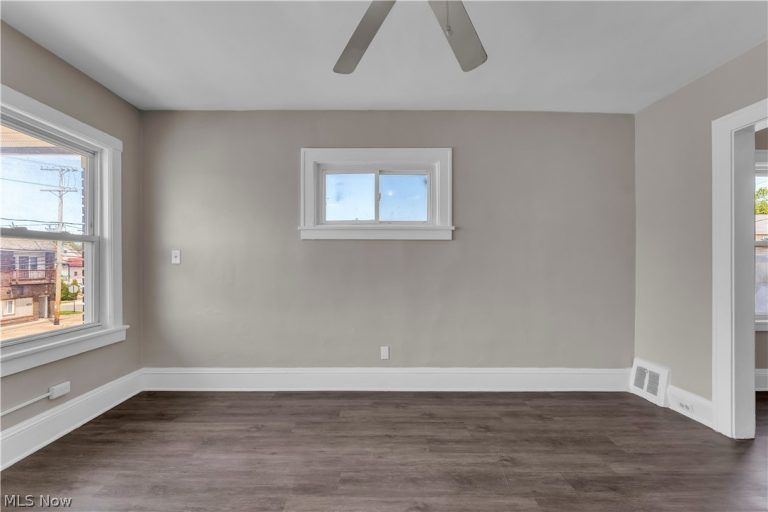 4657 Warner Road #3, Garfield Heights, OH - Photo 6