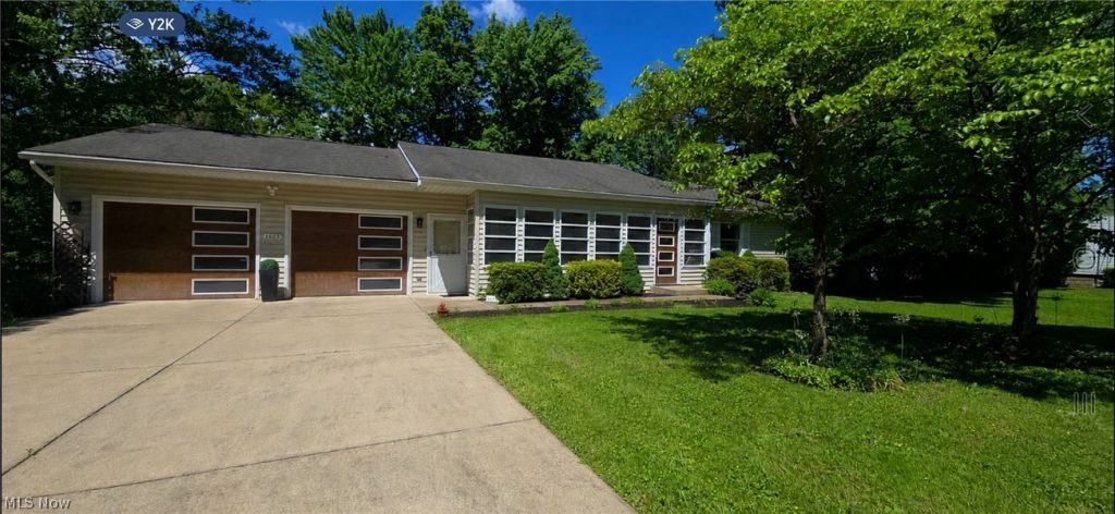 1565 Duffus Road, Howland, OH