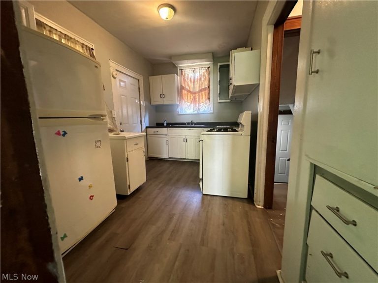 1438 Rowland Avenue, Canton, OH - Photo 3