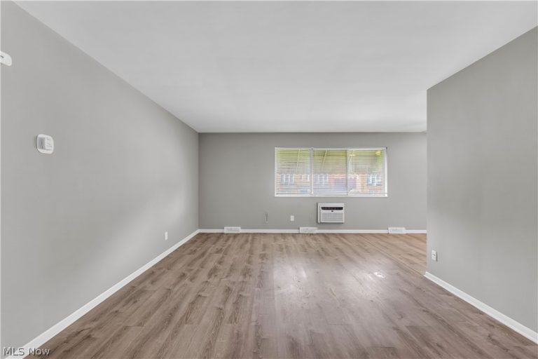 2537 Noble Road #201, Cleveland Heights, OH - Photo 5