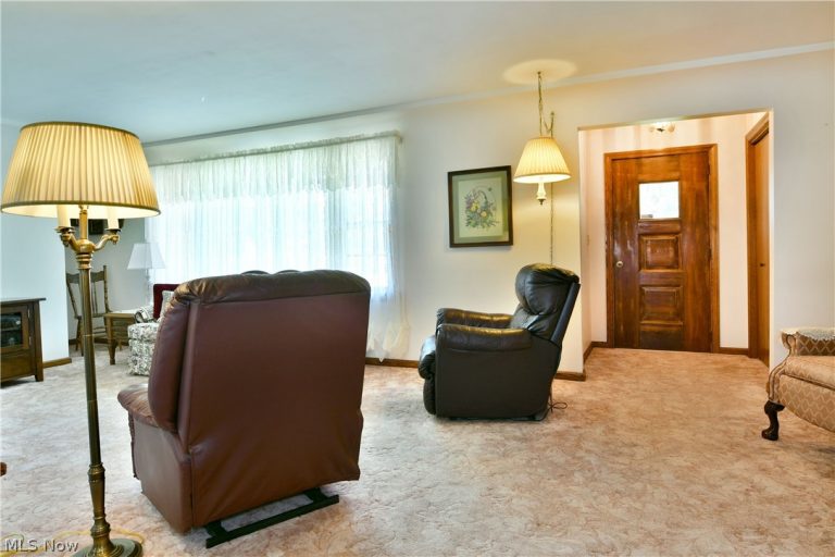 26 Potomac Avenue, Niles, OH - Photo 8