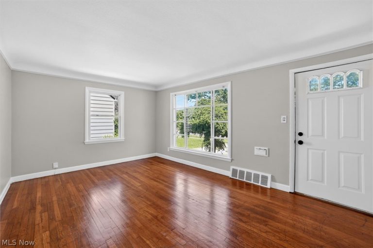13776 Shady Oak Boulevard, Garfield Heights, OH - Photo 2