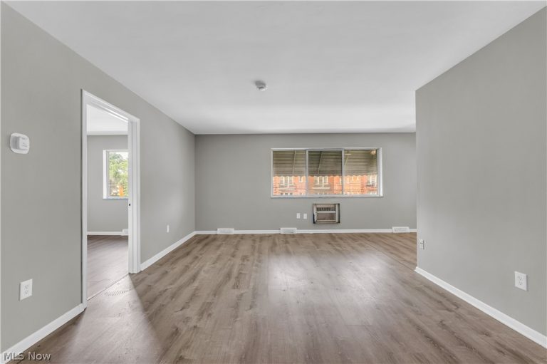 2537 Noble Road #301, Cleveland Heights, OH - Photo 6