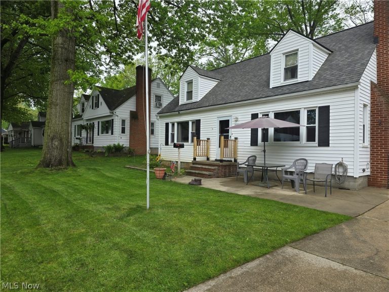 2666 Owaisa Road, Cuyahoga Falls, OH - Photo 2