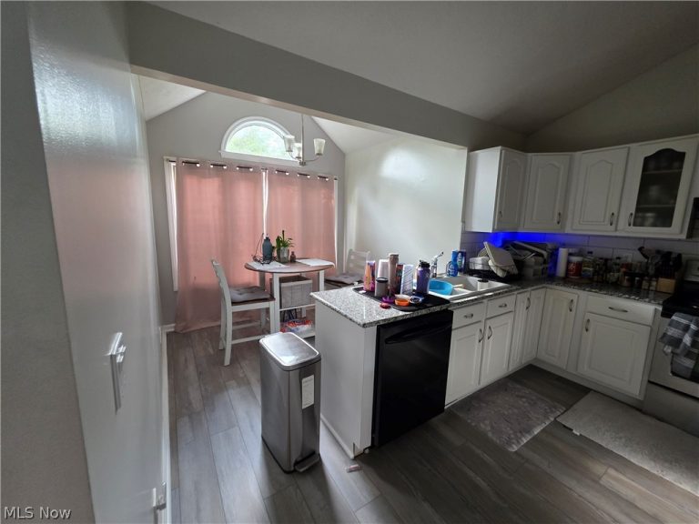 29 Lethbridge Lane, Copley, OH - Photo 4
