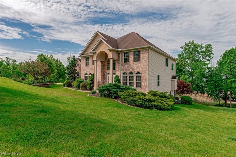 7635 Harley Hills Drive, North Royalton, OH - Photo 2