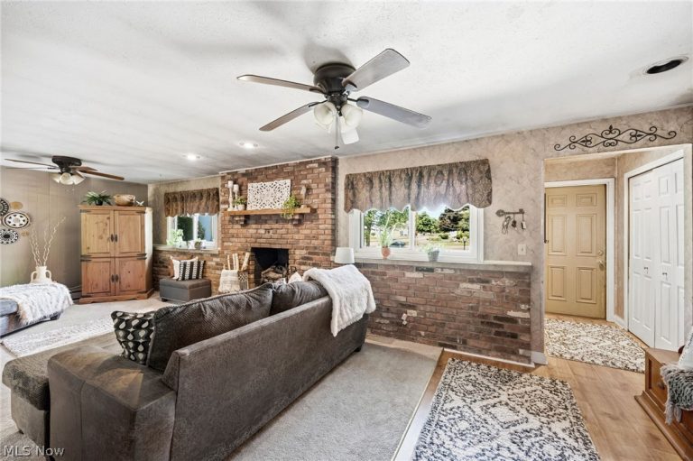 8860 Evergreen Drive, Mentor, OH - Photo 3