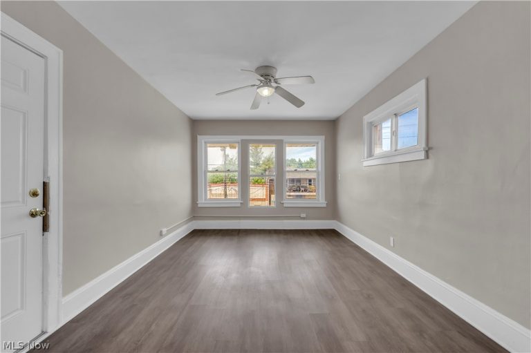 4657 Warner Road #3, Garfield Heights, OH - Photo 4