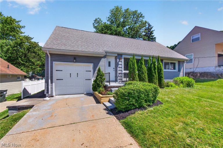 153 Far View Drive, North Canton, OH - Photo 2