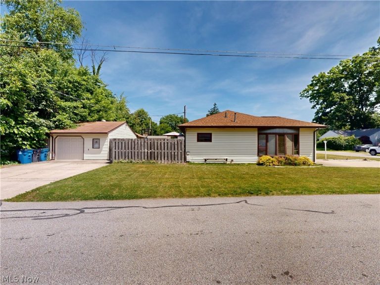 1078 Cherokee Trail, Willoughby, OH - Photo 4