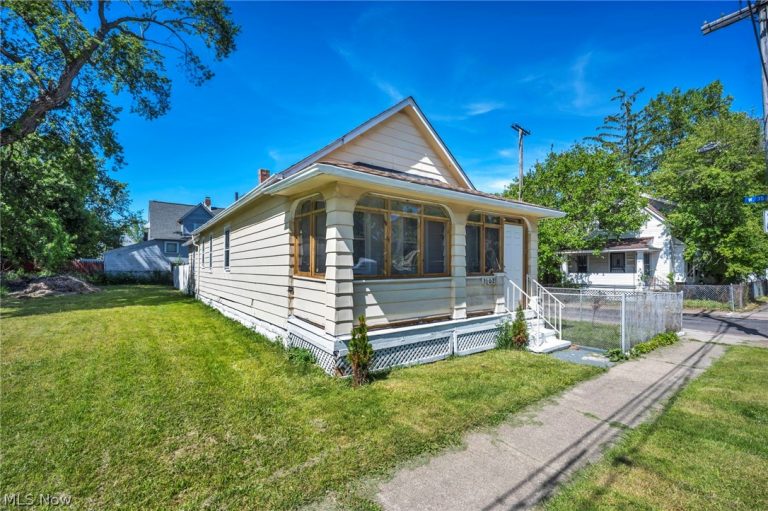 3502 Carlyle Avenue, Cleveland, OH - Photo 3