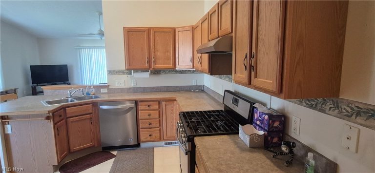 2197 Brittany Boulevard, Brunswick, OH - Photo 6