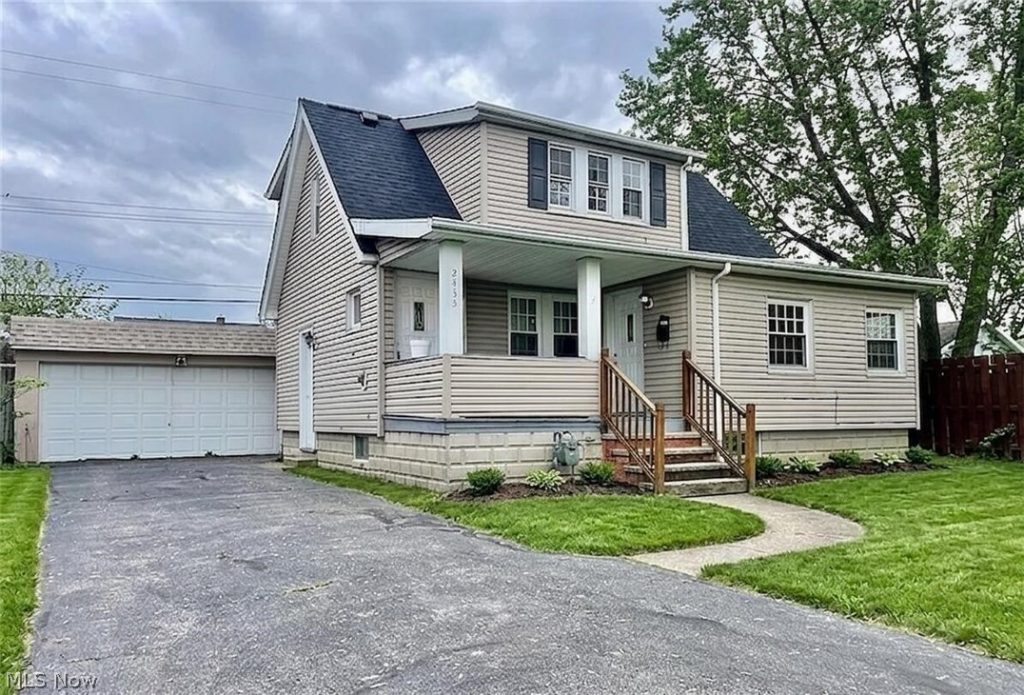 2433 Tuxedo Avenue, Parma, OH