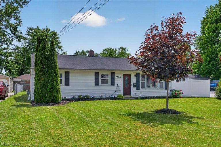 7570 Pinehurst Drive, Mentor on the Lake, OH - Photo 5