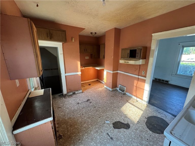 14148 Berwyn Avenue, Cleveland, OH - Photo 2