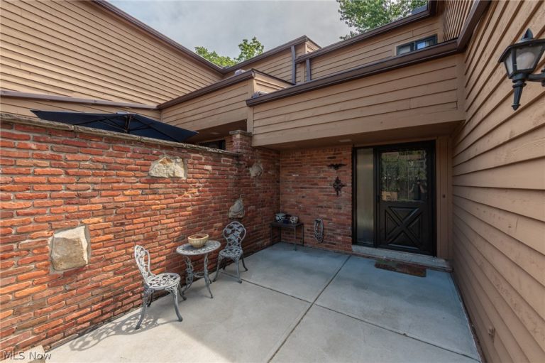 132 Kimrose Lane, Broadview Heights, OH - Photo 2