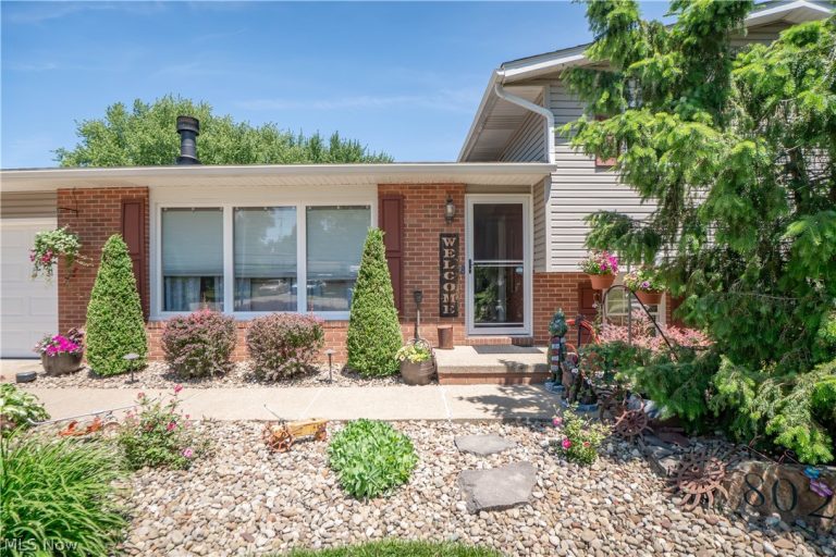 8026 Garnet Avenue, Canton, OH - Photo 3